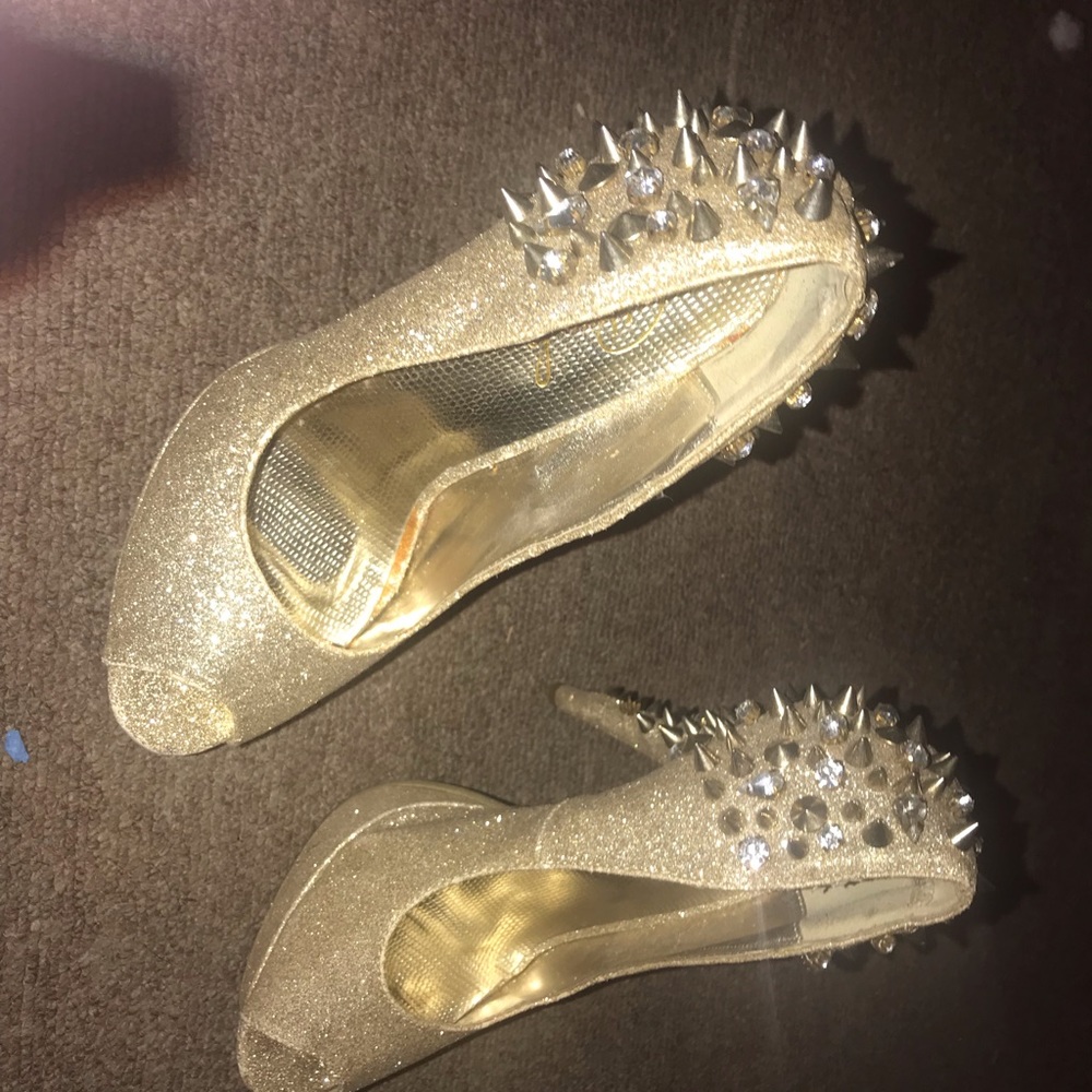 Spikey womens heel/pump size 7.5. Worn once!